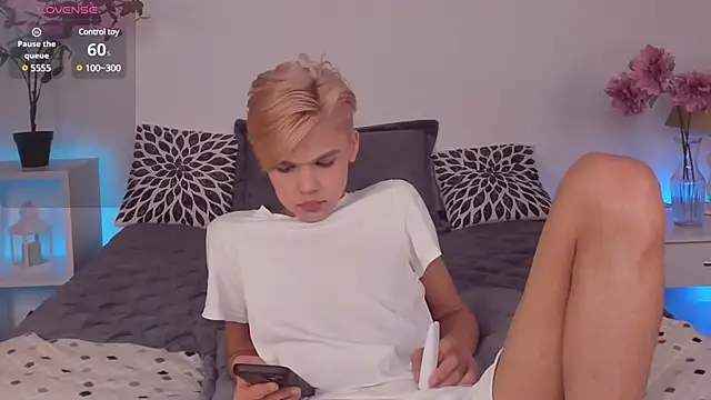 Snapshot of Felix_Rey chatting on 02/04/25, 01:23 Felix Rey online show from 02/04/25, 01:23