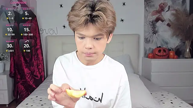 Snapshot of Felix_Rey chatting on 10/30/25, 10:21 Felix Rey online show from 10/30/25, 10:21