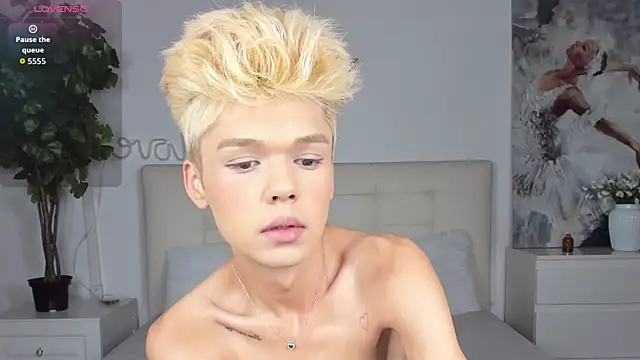 Snapshot of Felix_Rey chatting on 11/30/25, 04:00 Felix Rey online show from 11/30/25, 04:00