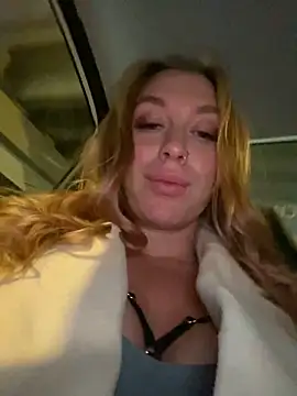 Snapshot of Sweet___Emily chatting on 12/08/24, 02:09 Sweet Emily online show from 12/08/24, 02:09