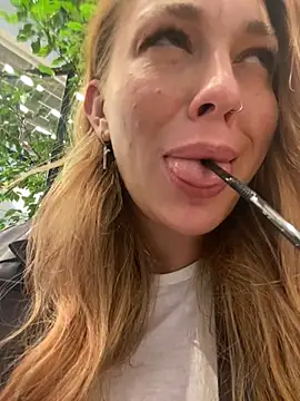 Snapshot of Sweet___Emily chatting on 12/11/24, 02:44 Sweet Emily online show from 12/11/24, 02:44