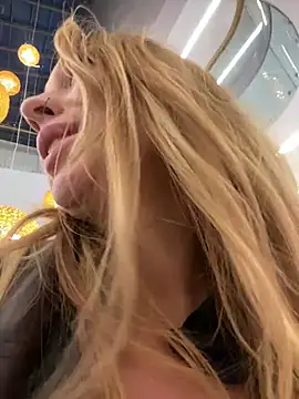 Snapshot of Sweet___Emily chatting on 02/04/25, 02:53 Sweet Emily online show from 02/04/25, 02:53