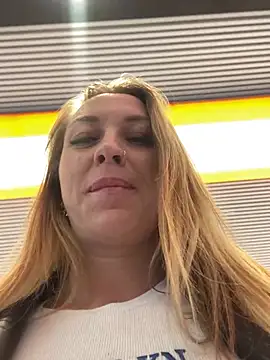 Snapshot of Sweet___Emily chatting on 03/21/25, 01:23 Sweet Emily online show from 03/21/25, 01:23