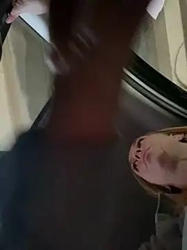 Snapshot of Sweet___Emily chatting on 09/19/25, 02:07 Sweet Emily online show from 09/19/25, 02:07