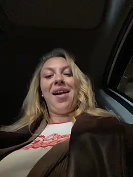 Snapshot of Sweet___Emily chatting on 11/08/25, 12:49 Sweet Emily online show from 11/08/25, 12:49