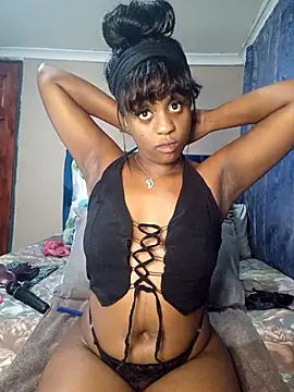 Snapshot of Queen-Chocolate chatting on 03/01/25, 12:17 Queen-Chocolate online show from 03/01/25, 12:17