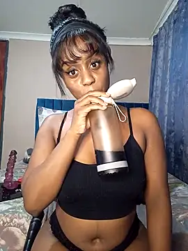 Snapshot of Queen-Chocolate chatting on 03/08/25, 03:06 Queen-Chocolate online show from 03/08/25, 03:06