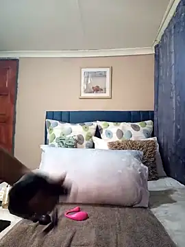 Snapshot of Queen-Chocolate chatting on 03/22/25, 01:11 Queen-Chocolate online show from 03/22/25, 01:11