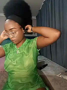 Snapshot of Queen-Chocolate chatting on 09/25/25, 02:59 Queen-Chocolate online show from 09/25/25, 02:59