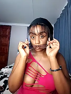 Snapshot of Queen-Chocolate chatting on 10/09/25, 03:37 Queen-Chocolate online show from 10/09/25, 03:37