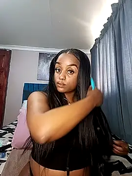 Snapshot of Queen-Chocolate chatting on 10/23/25, 05:07 Queen-Chocolate online show from 10/23/25, 05:07