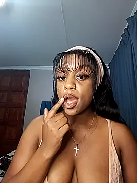 Snapshot of Queen-Chocolate chatting on 10/26/25, 02:28 Queen-Chocolate online show from 10/26/25, 02:28