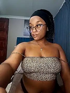 Snapshot of Queen-Chocolate chatting on 11/05/25, 12:43 Queen-Chocolate online show from 11/05/25, 12:43