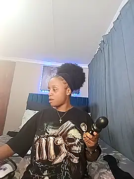 Snapshot of Queen-Chocolate chatting on 11/13/25, 10:41 Queen-Chocolate online show from 11/13/25, 10:41