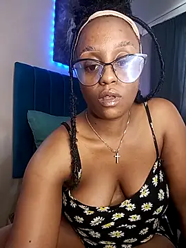 Queen-Chocolate online show from 12/22/25, 02:03