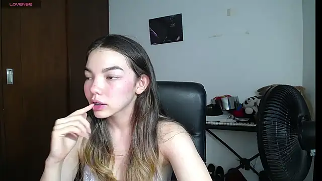 Snapshot of venelope1 chatting on 02/03/25, 04:46 venelope1 online show from 02/03/25, 04:46