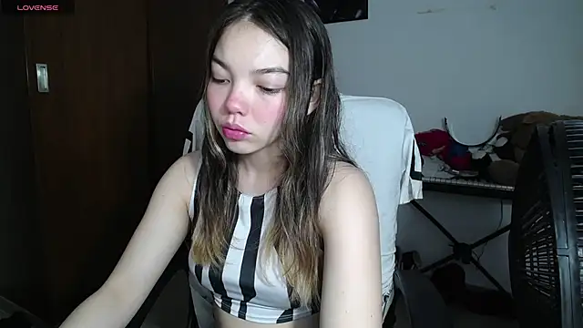 Snapshot of venelope1 chatting on 02/22/25, 02:17 venelope1 online show from 02/22/25, 02:17