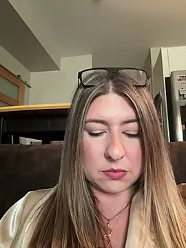 Snapshot of sophielove888 chatting on 03/03/25, 07:06 sophielove888 online show from 03/03/25, 07:06