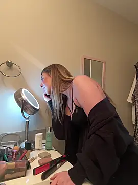 Snapshot of sophielove888 chatting on 03/20/25, 06:09 sophielove888 online show from 03/20/25, 06:09