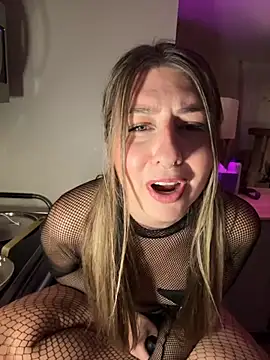 Snapshot of sophielove888 chatting on 10/25/25, 01:24 sophielove888 online show from 10/25/25, 01:24