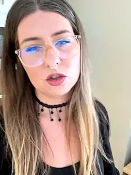 Snapshot of sophielove888 chatting on 11/19/25, 06:52 sophielove888 online show from 11/19/25, 06:52