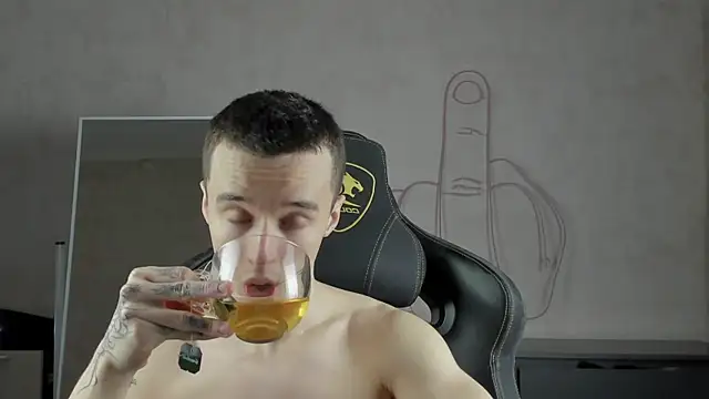 Snapshot of MasonWarholl chatting on 01/06/25, 01:20 MasonWarholl online show from 01/06/25, 01:20