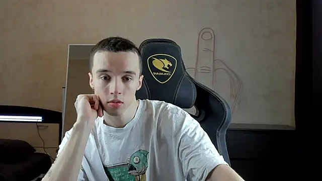 Snapshot of MasonWarholl chatting on 01/07/25, 10:52 MasonWarholl online show from 01/07/25, 10:52