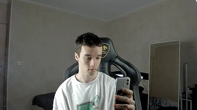 Snapshot of MasonWarholl chatting on 02/13/25, 11:26 MasonWarholl online show from 02/13/25, 11:26