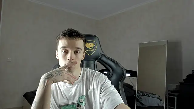 Snapshot of MasonWarholl chatting on 03/04/25, 03:44 MasonWarholl online show from 03/04/25, 03:44