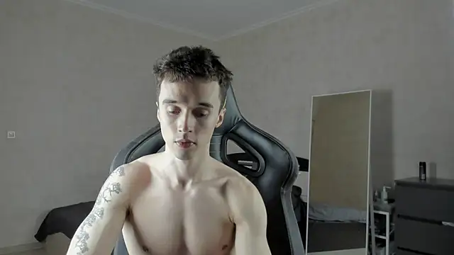 Snapshot of MasonWarholl chatting on 03/18/25, 05:20 MasonWarholl online show from 03/18/25, 05:20