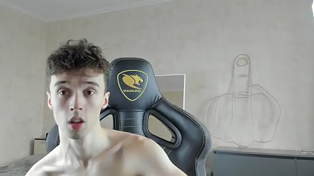 Snapshot of MasonWarholl chatting on 10/12/25, 01:32 MasonWarholl online show from 10/12/25, 01:32