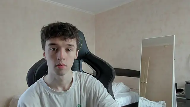 Snapshot of MasonWarholl chatting on 02/12/26, 11:38 MasonWarholl online show from 02/12/26, 11:38