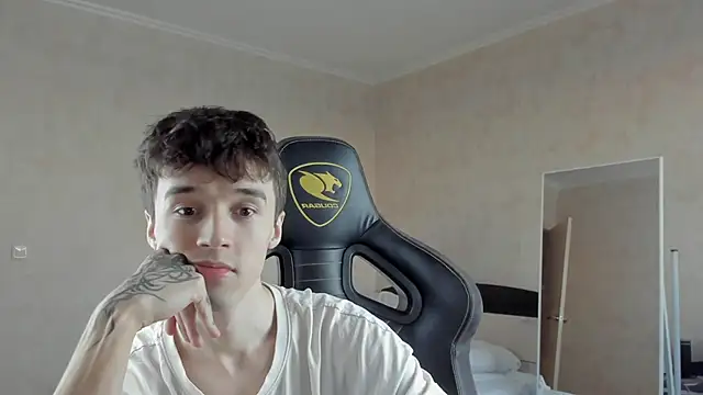 Snapshot of MasonWarholl chatting on 02/14/26, 02:36 MasonWarholl online show from 02/14/26, 02:36