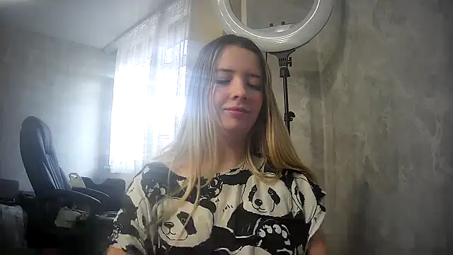 ViolaCandy online show from 10/31/25, 04:57