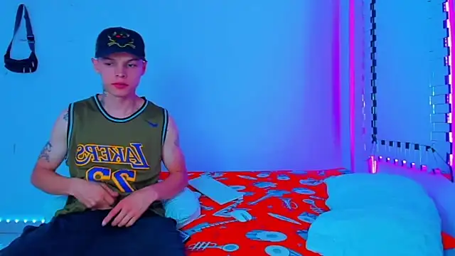 Snapshot of HOT_boy2025 chatting on 12/17/24, 11:05 HOT boy2025 online show from 12/17/24, 11:05