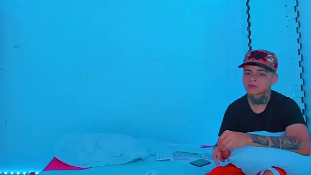 Snapshot of HOT_boy2025 chatting on 01/21/25, 02:22 HOT boy2025 online show from 01/21/25, 02:22