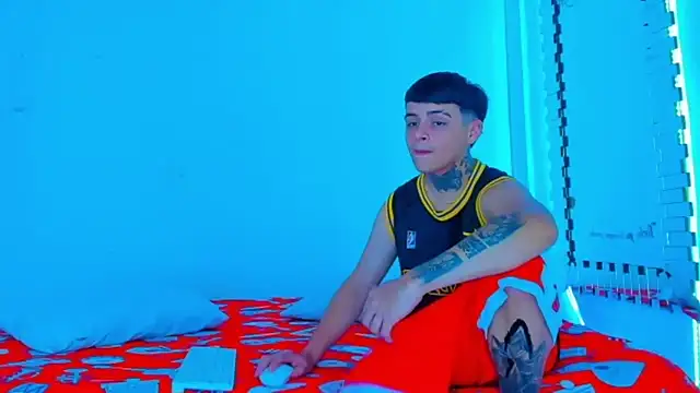 Snapshot of HOT_boy2025 chatting on 03/04/25, 07:22 HOT boy2025 online show from 03/04/25, 07:22