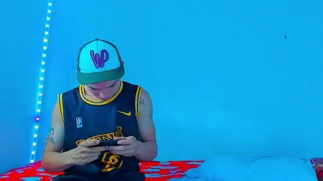 Snapshot of HOT_boy2025 chatting on 03/22/25, 04:04 HOT boy2025 online show from 03/22/25, 04:04