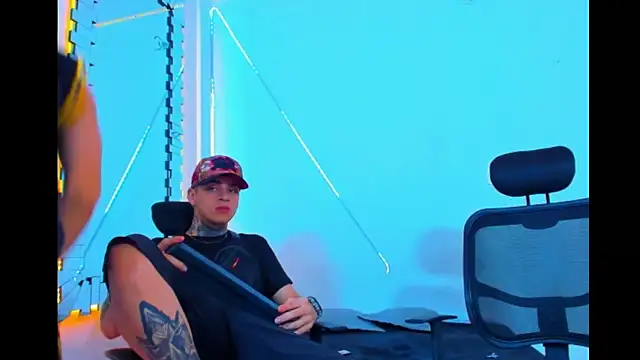 Snapshot of HOT_boy2025 chatting on 09/10/25, 08:03 HOT boy2025 online show from 09/10/25, 08:03