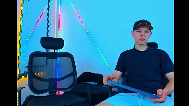 Snapshot of HOT_boy2025 chatting on 09/18/25, 04:14 HOT boy2025 online show from 09/18/25, 04:14