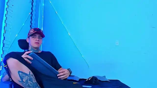 Snapshot of HOT_boy2025 chatting on 10/07/25, 07:22 HOT boy2025 online show from 10/07/25, 07:22