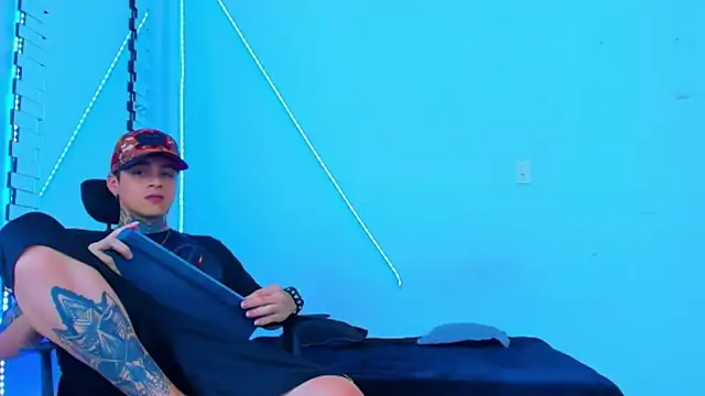 Snapshot of HOT_boy2025 chatting on 10/09/25, 09:02 HOT boy2025 online show from 10/09/25, 09:02