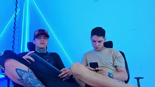 Snapshot of HOT_boy2025 chatting on 10/14/25, 12:00 HOT boy2025 online show from 10/14/25, 12:00