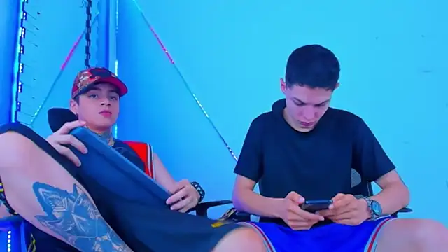 Snapshot of HOT_boy2025 chatting on 10/17/25, 12:36 HOT boy2025 online show from 10/17/25, 12:36