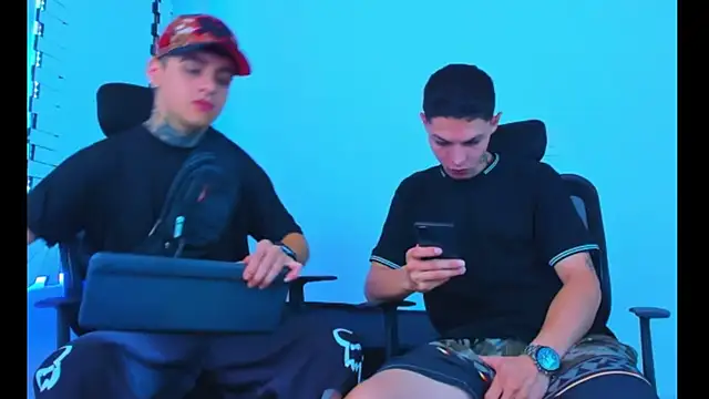 Snapshot of HOT_boy2025 chatting on 11/16/25, 01:55 HOT boy2025 online show from 11/16/25, 01:55