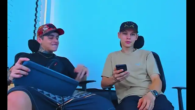 Snapshot of HOT_boy2025 chatting on 11/26/25, 06:36 HOT boy2025 online show from 11/26/25, 06:36