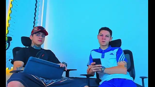 Snapshot of HOT_boy2025 chatting on 11/27/25, 02:13 HOT boy2025 online show from 11/27/25, 02:13