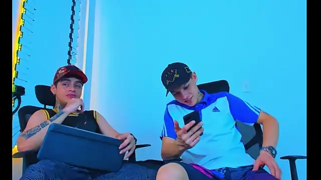 Snapshot of HOT_boy2025 chatting on 11/30/25, 05:00 HOT boy2025 online show from 11/30/25, 05:00