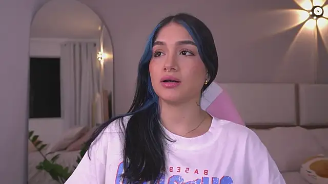Snapshot of AnnyHizzle chatting on 06/04/26, 12:27 AnnyHizzle online show from 06/04/26, 12:27
