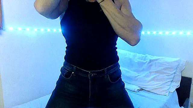 Snapshot of Alexx_Fit023 chatting on 12/22/24, 04:17 Alexx Fit023 online show from 12/22/24, 04:17